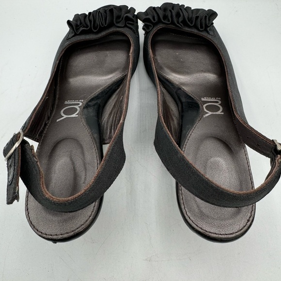 YOU by Crocs open toe sling back low heel w/ ruffled Sz *8.5 - 9 good condition - Picture 4 of 9